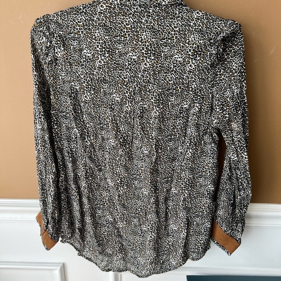 Lara Kosnovsky Leopard Print Long Sleeve Blouse with Suede Accents Size Large - Picture 7 of 7